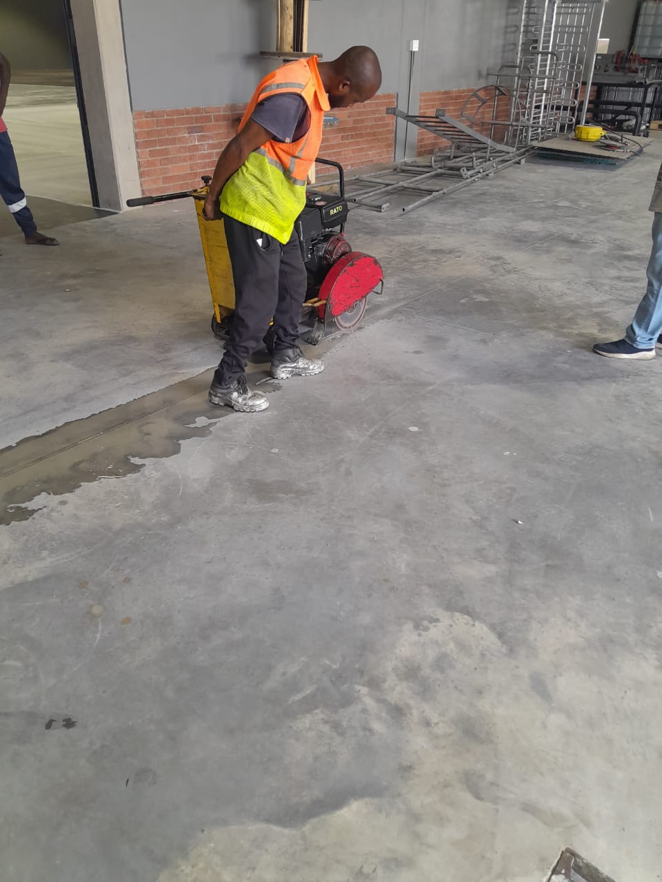 Saw cutting Saw cutting